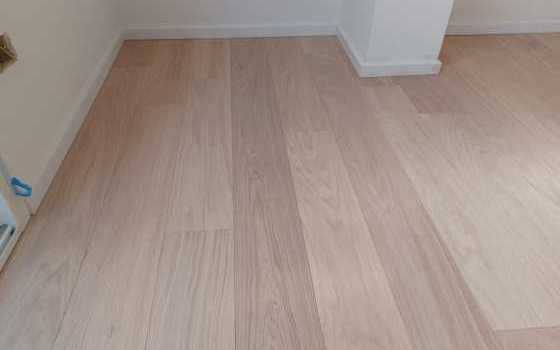 Pavimento in Parquet senza nodi chiaro 